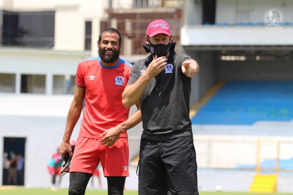 Olimpia se olvida de la polémica con América y se van a la playa; ahora se enfocan en el tricampeonato
