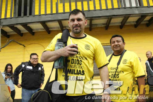 EN FOTOS: Real España viajó bien 'encobijado' a Tegucigalpa