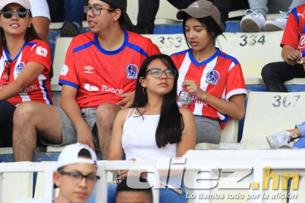 ¿Quién es la rubia? Las hermosas chicas que le dieron el color al clásico Olimpia-Motagua