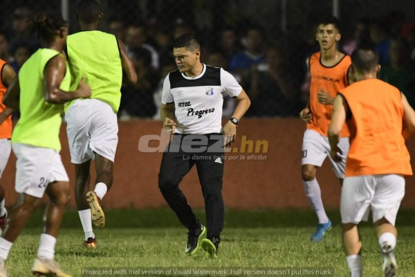 ¡Llenazo, ambiente de final; espectaculares y bellas chicas en El Progreso!