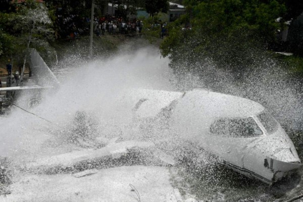 Las otras imágenes que no has visto del avión que se salió de la pista en el aeropuerto Toncontín