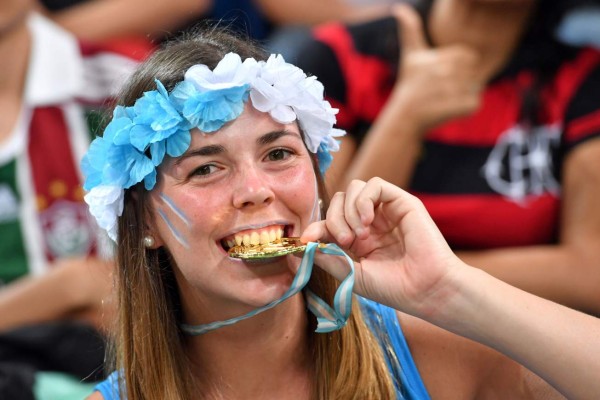 BELLEZAS: Las mujeres que engalanaron el Honduras-Argentina de Rio-2016