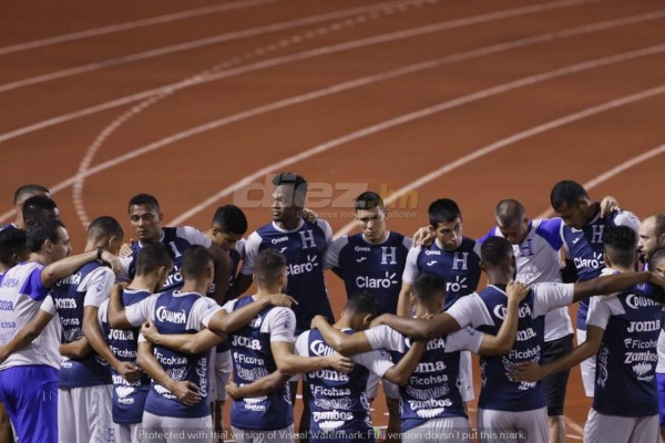 La visita especial en la práctica de la Selección de Honduras y el gesto de Fabián Coito