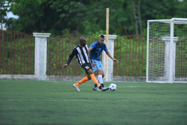 ¡Lindo ambiente! Ex jugadores y legionarios hondureños juegan partido benéfico en La Ceiba