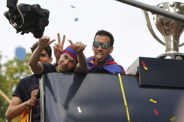 Así fue la celebración de Barcelona con sus aficionados