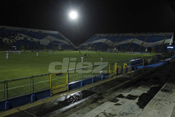 FOTOS: Desolación y oscuridad invaden el estadio Morazán&nbsp;&nbsp;