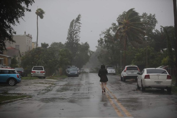 INFORME ESPECIAL: Huracán Irma comienza a destrozar el estado de Florida