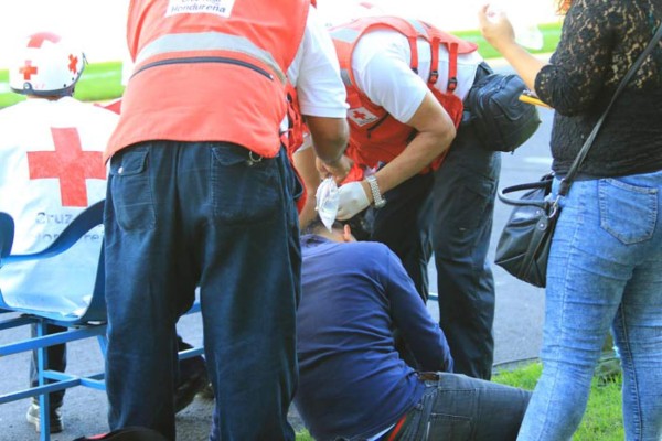 FOTOS: Guerra entre barra del Olimpia y Motagua en el estadio Nacional
