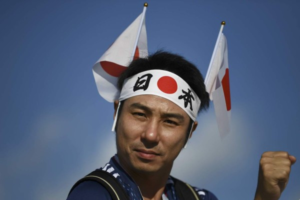 Dos culturas diferentes, una sola pasión: Hinchas de Senegal y Japón engalanaron el partido