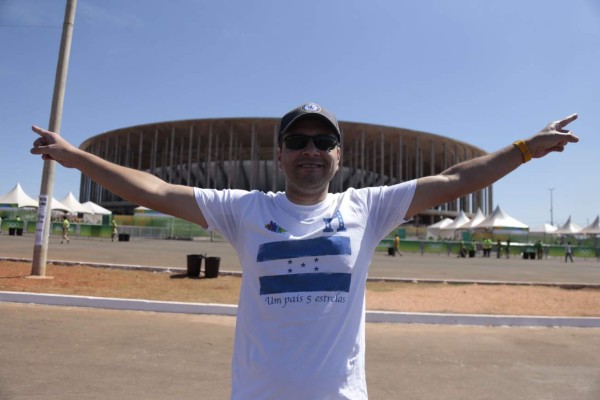FOTOS: Hondureños se hacen sentir en el estadio Mané Garrincha