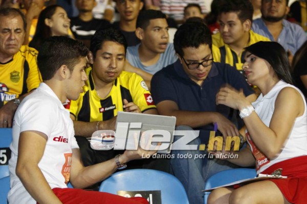 Sangre, abejas, chicas lindas y besos en las fotos curiosas de la fecha 7&nbsp;&nbsp;