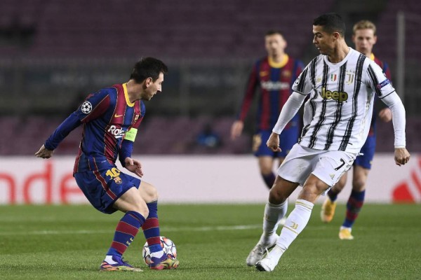 Risas y abrazo entre ambos: Messi no apareció y Cristiano Ronaldo brilló en el Camp Nou