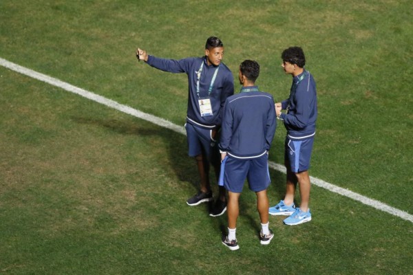 Día de selfies en la Selección de Honduras durante el reconocimiento del estadio Mané Garrincha
