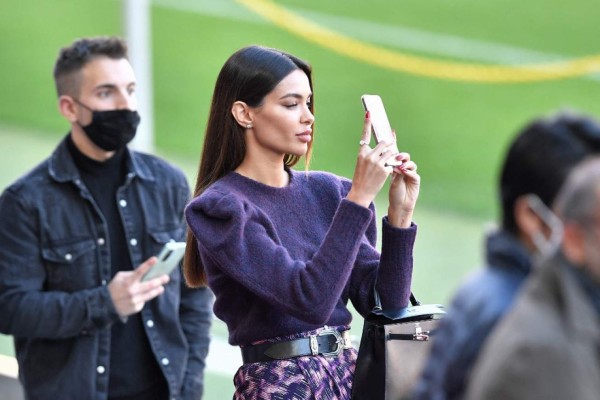 Así fue la presentación de Dani Alves como nuevo jugador del Barcelona: emoción, besos y dorsal legendario