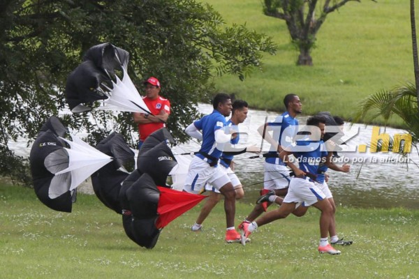 Novedades, sonrisas y mucho trabajo en el entrenamiento de Olimpia &nbsp;&nbsp;