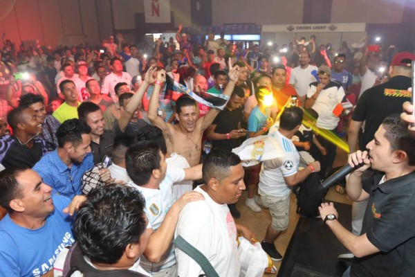 ¡Ambientazo en el Estadio Virtual Diez en la final de la Champions!