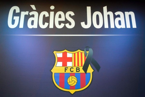 Así se despide la afición del Barcelona de Johan Cruyff en el Camp Nou