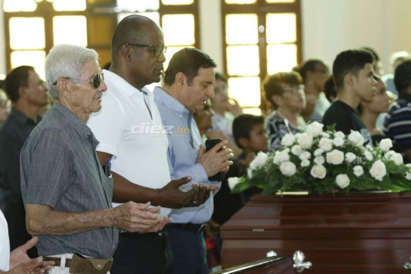 El doloroso y último adiós a Hernán García rodeado de familia, amigos y gente de fútbol