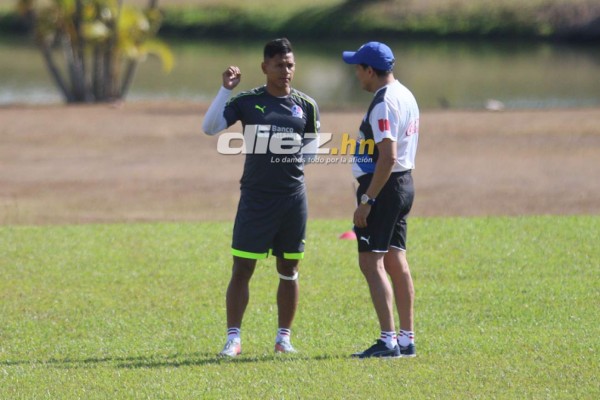 ¡Puso las cosas claras! Así fue el primer entreno de Nahún Espinoza con Olimpia