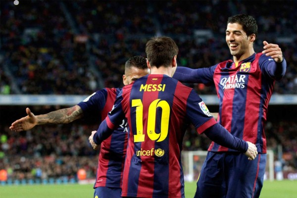 Barcelona goleó 4-0 a Almería y sigue firme hacia el título