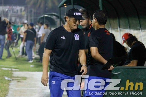 No se vio en TV: La frustración de Troglio por la segunda derrota de Olimpia y la locura en el Excélsior