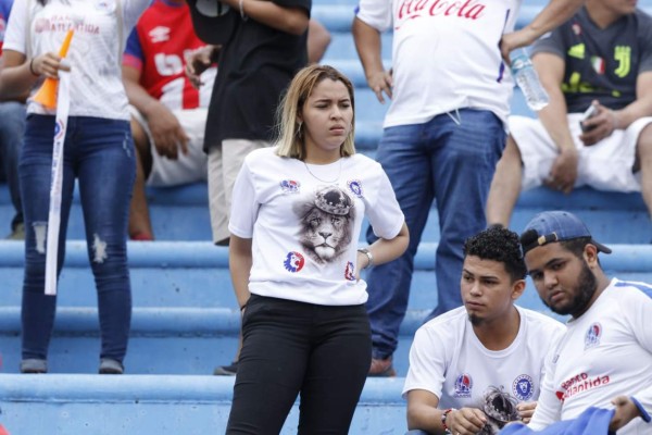 Las lindas chicas que robaron suspiros en el clásico Olimpia-Motagua en el Olímpico