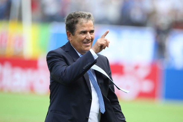 Los salarios de los técnicos de Concacaf, Fabián Coito de los más bajos