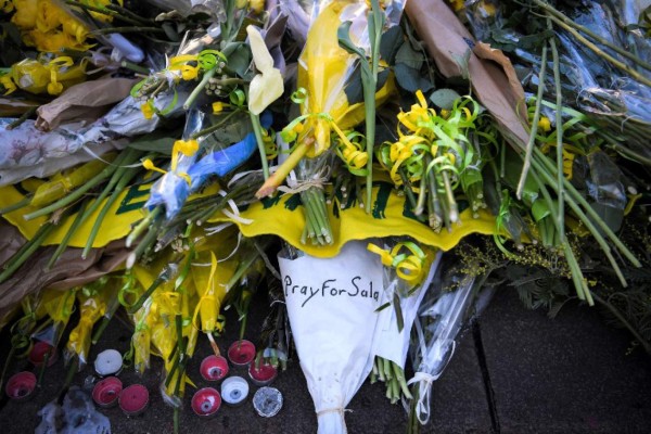 Fotos: El llanto se apodera tras la suspensión de la búsqueda por Emiliano Sala