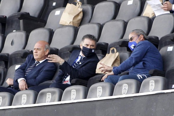 El futbolista catracho que sorprendió a fotógrafos griegos y los 'pelones' de Honduras ante Grecia