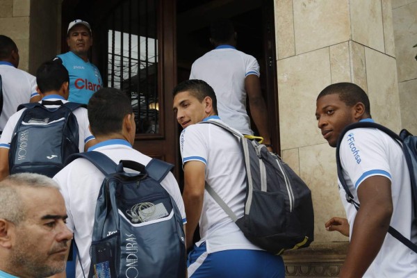 Niegan estadio Morazán a Honduras por estar inundado