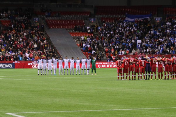 EN FOTOS: Noche para el olvido de Honduras en Vancouver