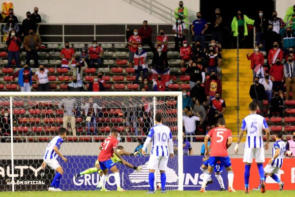 Romell Quioto dejando tendido a Navas, la reacción de Luis Suárez ante la pedida de su salida y la alegría tica