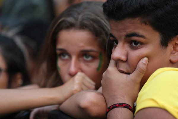 DOLOR: El llanto y sufrimiento de aficionados brasileños tras eliminación de Rusia 2018
