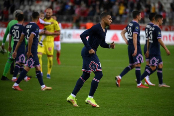 Así fue el debut de Messi con PSG: Rival le pide una foto, invitado de lujo y ¿Mbappé se despidió?