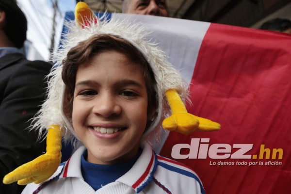 Así se vive el ambiente previo al juego Honduras vs Francia.