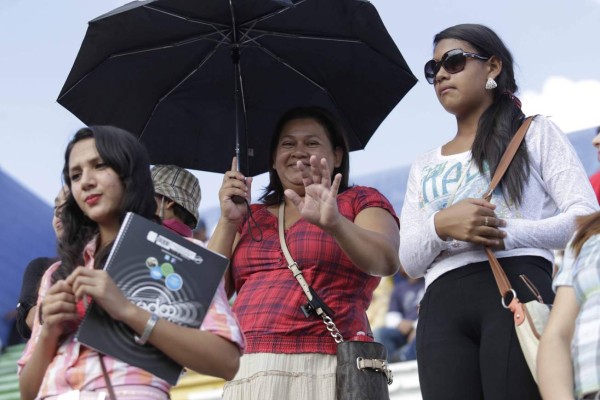 FOTOS: Así llegó la familia de Bryan Moya a apoyarlo ante Olimpia
