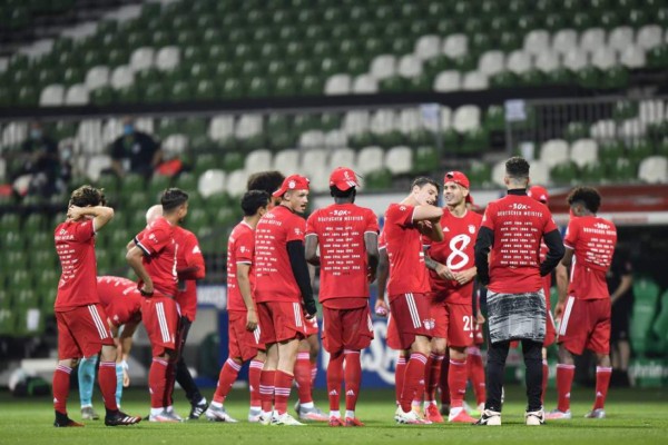 Flashazos: Bayern Munich rompe protocolo de bioseguridad al celebrar su octavo título consecutivo en la Bundesliga
