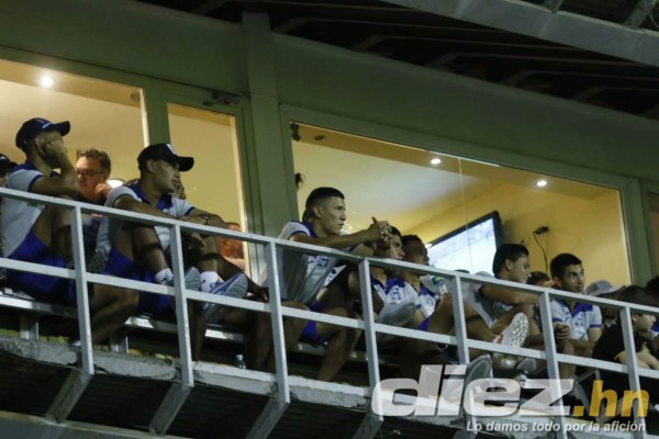 Fotos: Invitados de lujo en el Morazán, el abrazo de los hermanos Perelló y la alegría de Jonathan Rubio