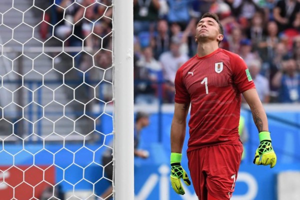 NO SE VIO EN TV: Luis Suárez intimidó a Mbappé y la triste imagen de Tabárez