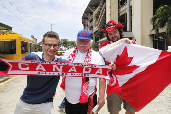 FOTOS: Así está el ambiente para el juego Honduras-Canadá en el estadio Olímpico