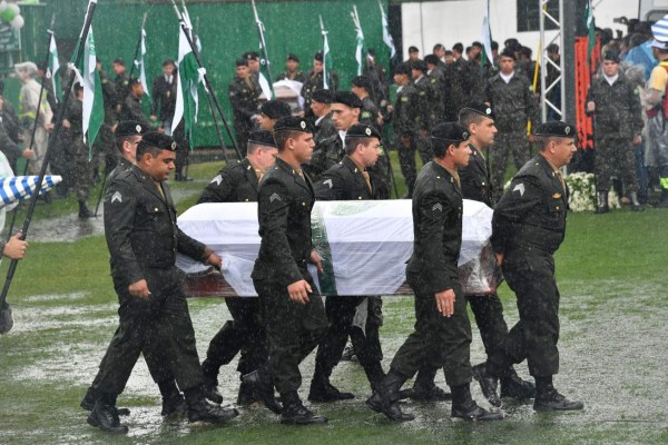 ¡Imposible no llorar! Así fue el último adiós a futbolistas del Chapecoense