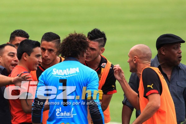 Así se despidió Julio 'Palomo” Rodríguez en su último partido con Real España.