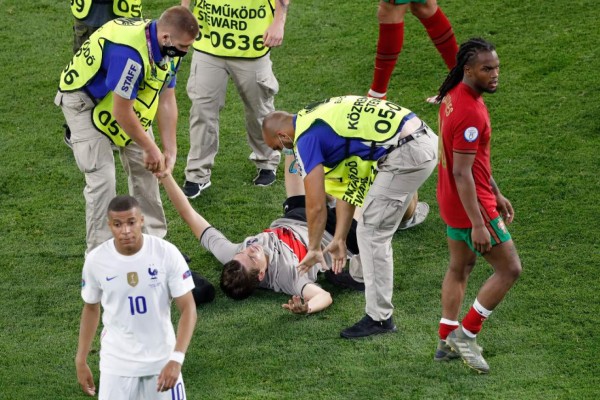 Cristiano Ronaldo se parte de la risa con Mbappé y la foto que lleva el portugués de Georgina Rodríguez