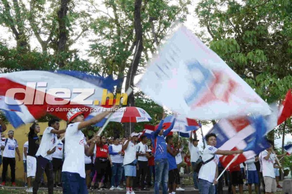 Barra del Olimpia llegó a motivar al plantel previo al juego ante Saprissa