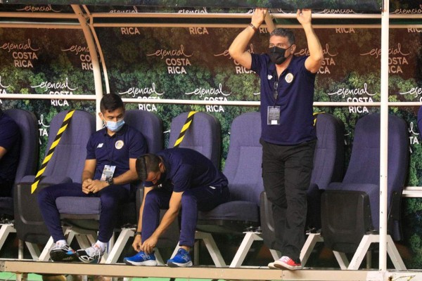 Romell Quioto dejando tendido a Navas, la reacción de Luis Suárez ante la pedida de su salida y la alegría tica