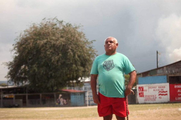 Cancha de tierra y gratos recuerdos: Así creció Bryan Acosta en La Ceiba