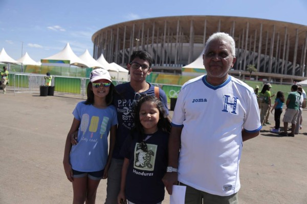 FOTOS: Hondureños se hacen sentir en el estadio Mané Garrincha