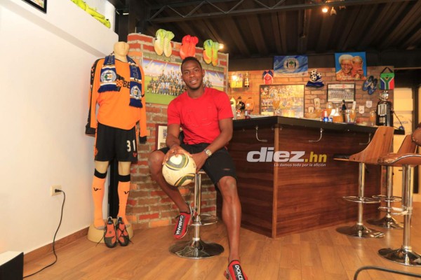 Desde John Terry a Gareth Bale: La lujosa colección de camisas de Maynor Figueroa