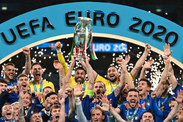 En fotos: Celebración pasionante de Italia, derrumbe total de Inglaterra y los invitados de lujo en Wembley