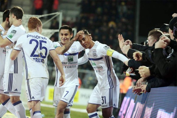 El emotivo festejo de Najar tras la clasificación a octavos en la Europa League